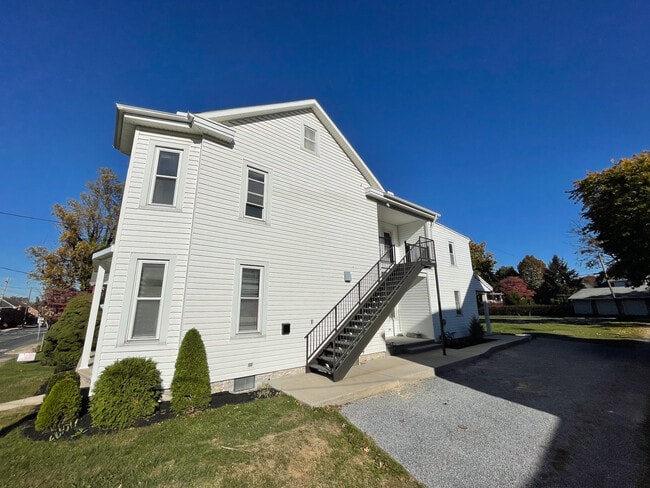 635 S Market St, Unit 1st Floor in Elizabethtown, PA - Building Photo - Building Photo