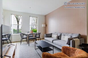 11000 NE 10th St in Bellevue, WA - Building Photo