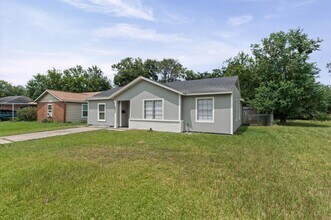 5535 Lakefield Dr in Houston, TX - Building Photo - Building Photo
