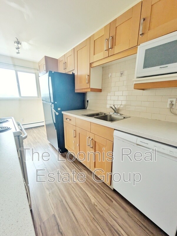 11308-11127 127 Ave NW in Edmonton, AB - Building Photo - Building Photo