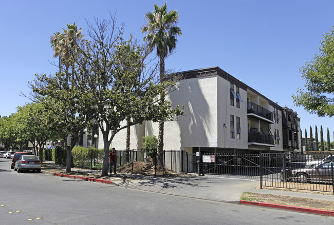 Laguna Palms in Concord, CA - Building Photo - Building Photo