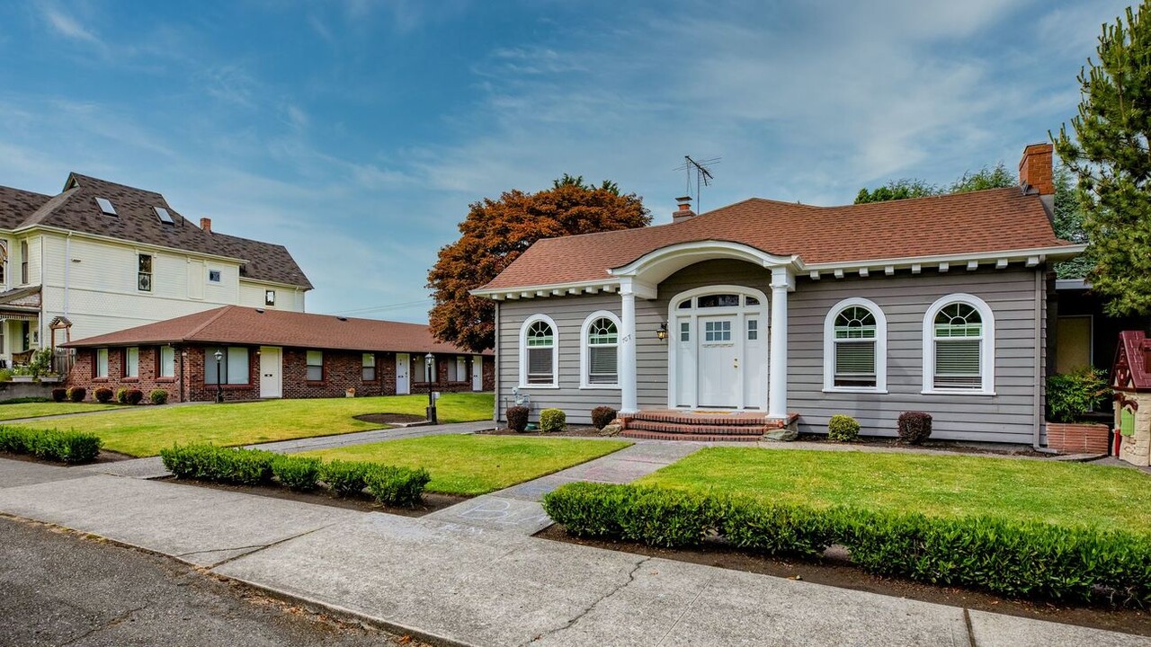 Deca Court in Tacoma, WA - Building Photo