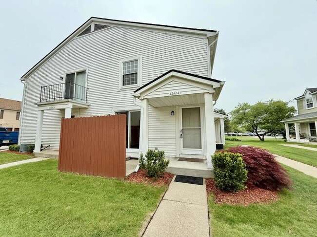 42484 Saratoga Rd in Canton Township, MI - Building Photo - Building Photo