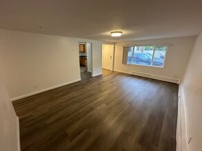 4504 Juneau St, Unit 4502 in Anchorage, AK - Foto de edificio - Building Photo