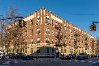 403 Avenue C in Brooklyn, NY - Foto de edificio - Building Photo