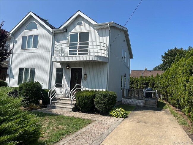 property at 27 Kaywood Rd