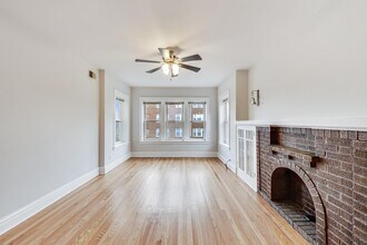 2436 W Diversey Ave in Chicago, IL - Building Photo - Building Photo