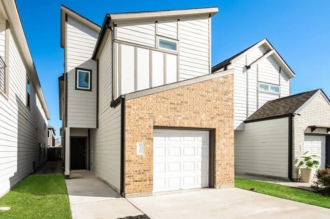 property at 15322 Estrella Rd W