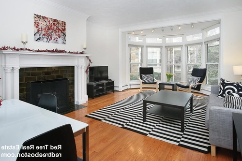 17 Regent Cir in Brookline, MA - Building Photo