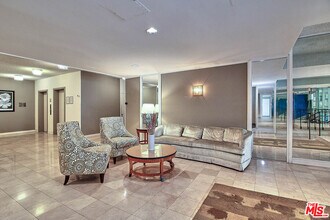 400 La Fayette Park Pl in Los Angeles, CA - Building Photo - Building Photo