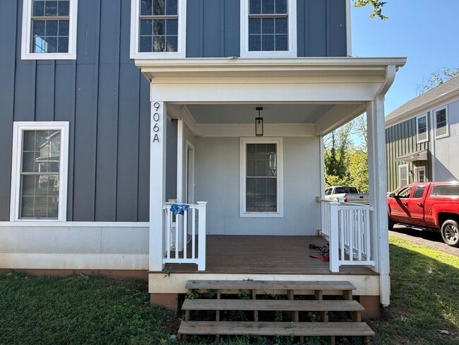 906 Nassau St