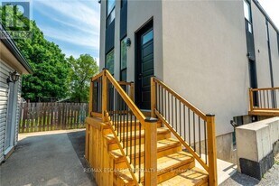 9 Munn St in Hamilton, ON - Building Photo