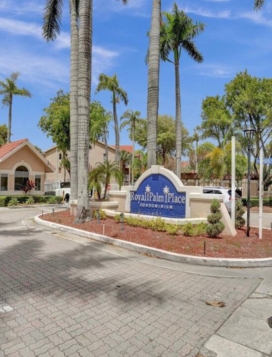 10421 SW 157th Pl, Unit 305 in Miami, FL - Foto de edificio