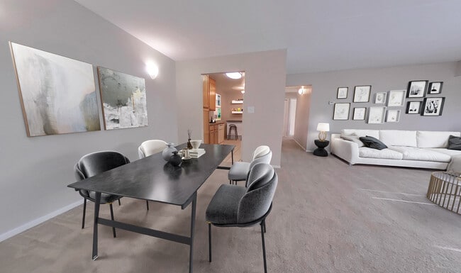 Liberty Hill Apartments in Solon, OH - Building Photo - Building Photo