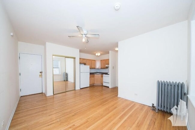 910 W Dakin St in Chicago, IL - Building Photo - Building Photo