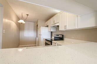 2424 W Tampa Bay Blvd in Tampa, FL - Building Photo - Building Photo