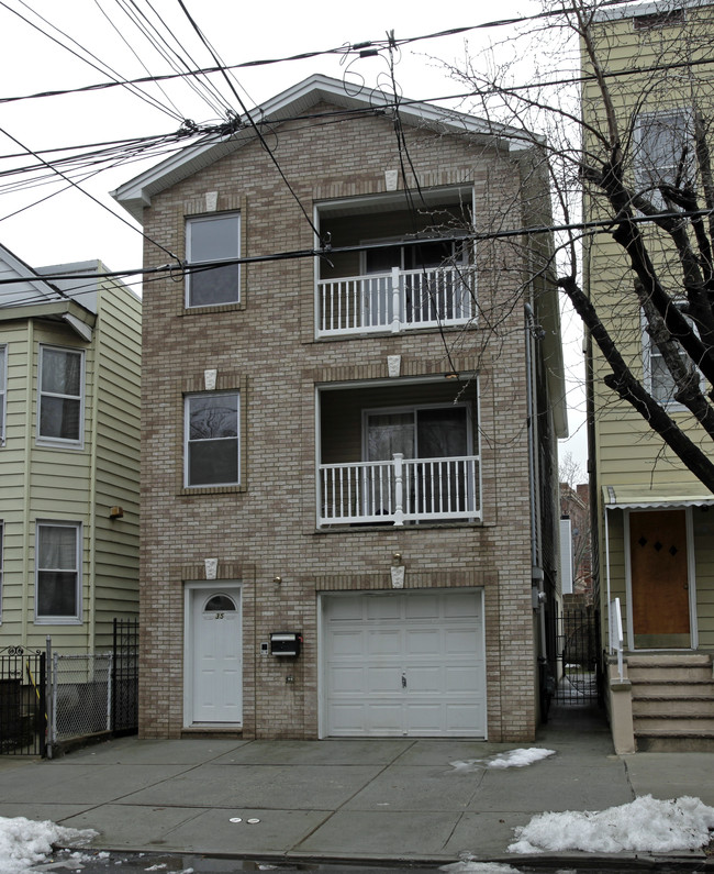 35 Logan Ave in Jersey City, NJ - Building Photo - Building Photo