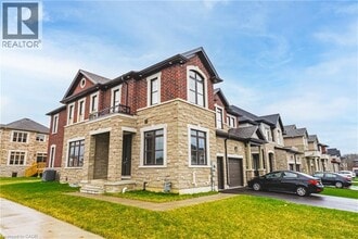 28 Cherry Blossom Hts in Hamilton, ON - Building Photo - Building Photo