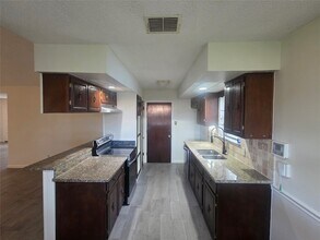 11119 Sageburrow Dr in Houston, TX - Foto de edificio - Building Photo