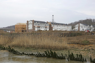 Roslyn Landing in Roslyn, NY - Building Photo - Building Photo