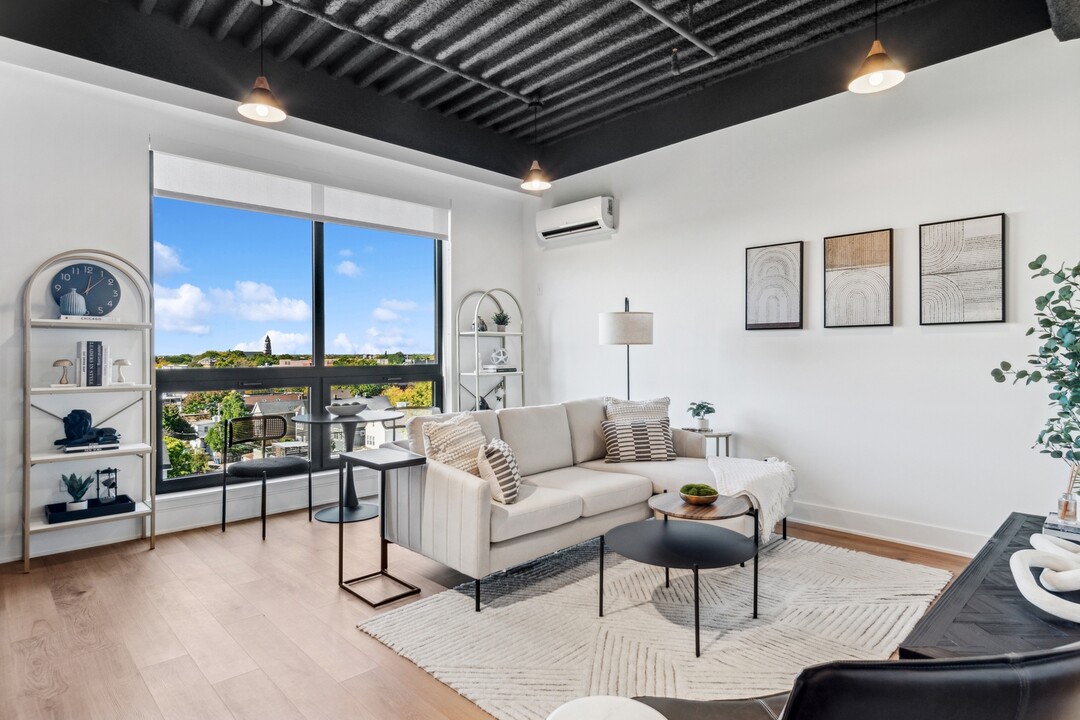 1802 W Berenice Ave in Chicago, IL - Building Photo
