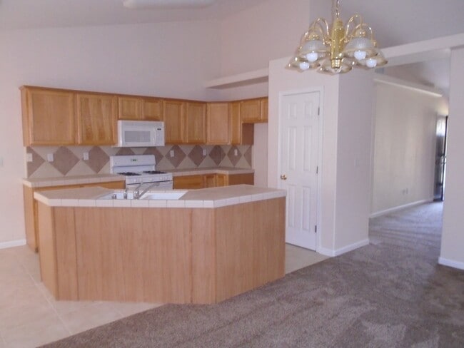 11121 Vista Ridge Dr in Bakersfield, CA - Building Photo - Building Photo