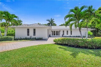 718 Old Trail Dr in Naples, FL - Building Photo - Building Photo