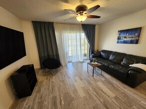 7367 Black Walnut Way in Lakewood Ranch, FL - Building Photo - Building Photo