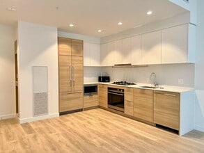 1045 Austin Ave in Burnaby, BC - Building Photo - Building Photo