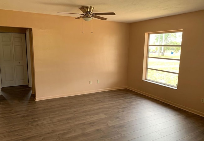 7150 Fair Oaks St in Spring Hill, FL - Building Photo - Building Photo