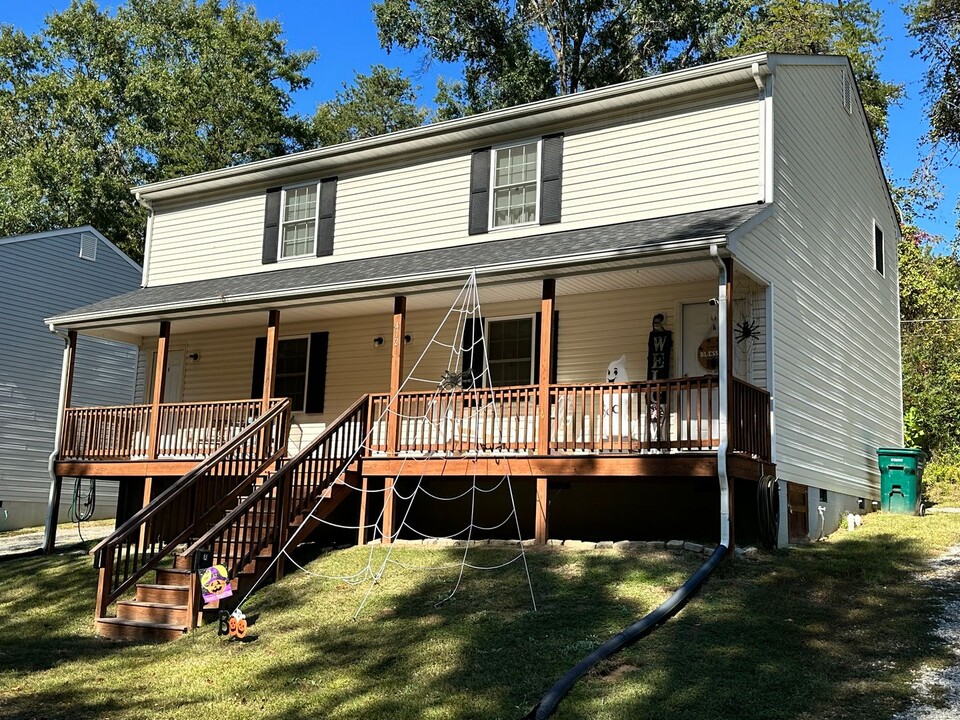 412 Winston St in Farmville, VA - Building Photo