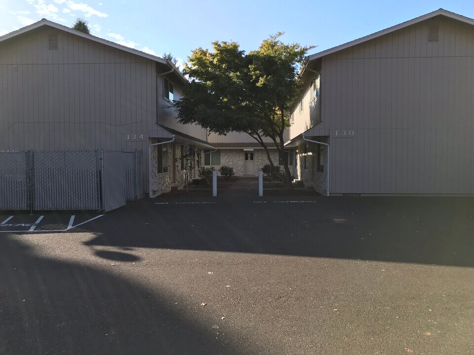 130-134 NE Conifer Blvd in Corvallis, OR - Building Photo