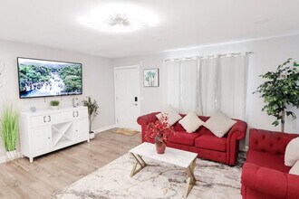 1063-67 Gillespie Dr in Spring Valley, CA - Foto de edificio - Building Photo