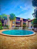 8605 Huron Ct in Tampa, FL - Building Photo