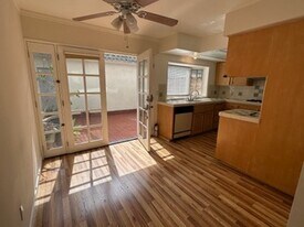 10225 Lurline Ave in Chatsworth, CA - Building Photo