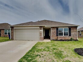 1705 Cambridge Row in The Village, OK - Building Photo