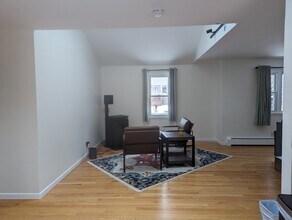 212 Dewey St in Bennington, VT - Building Photo - Building Photo