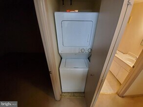 25 Pickering Ct-Unit -101 in Germantown, MD - Building Photo - Building Photo