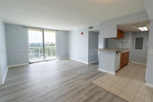 816 NW 11th St, Unit 1006 in Miami, FL - Building Photo