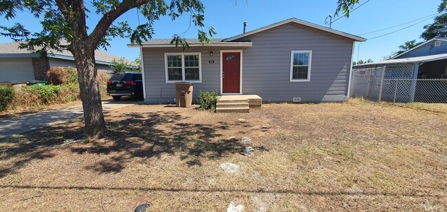 818 Antonio St in San Angelo, TX - Building Photo - Building Photo