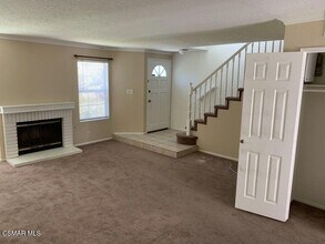 440 Jeremiah Dr in Simi Valley, CA - Foto de edificio - Building Photo