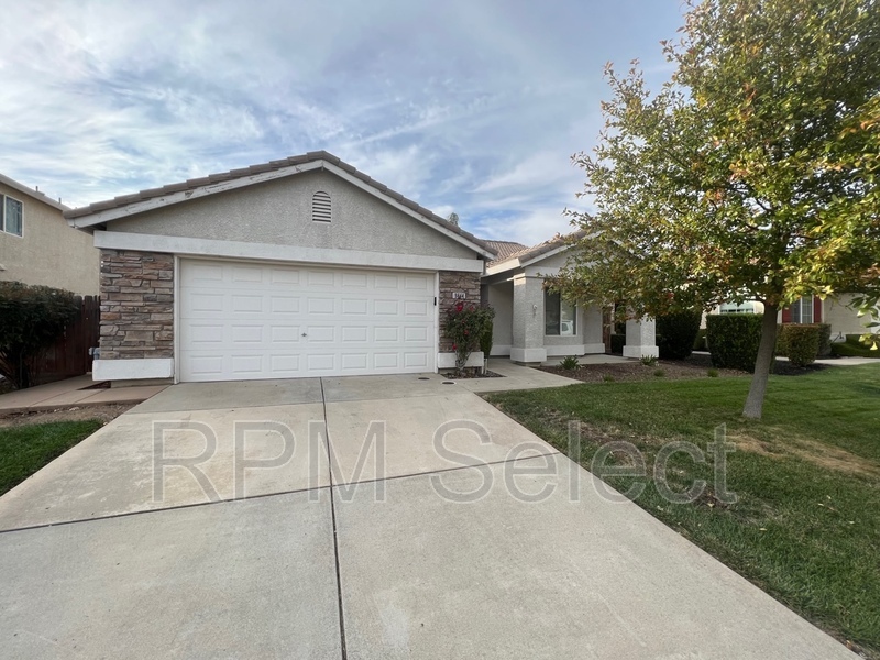 9844 Lucca Way in Elk Grove, CA - Building Photo