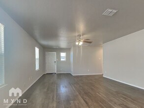 12907 Cicely Ct in Saint Hedwig, TX - Foto de edificio - Building Photo