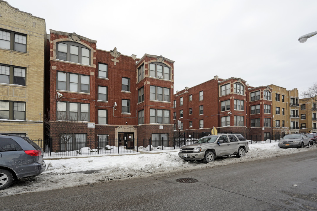 Wolcott Apartments in Chicago, IL - Building Photo