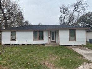812 Old Angleton Rd in Clute, TX - Building Photo - Building Photo
