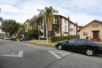 Vinecrest Apartments in Glendale, CA - Foto de edificio - Building Photo