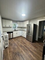 3083 E Derbyshire Rd, Unit 2 in Cleveland Heights, OH - Building Photo