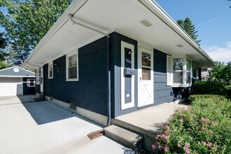 1404 Saunders Crescent in Ann Arbor, MI - Building Photo - Building Photo