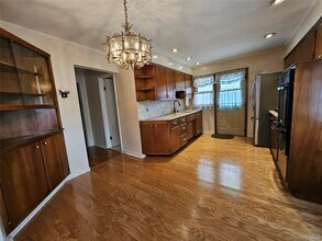 35 Elwood Ave in Hicksville, NY - Building Photo - Building Photo
