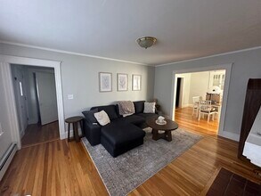 12 Jeanette Ave, Unit Unit #1 in Belmont, MA - Building Photo - Building Photo